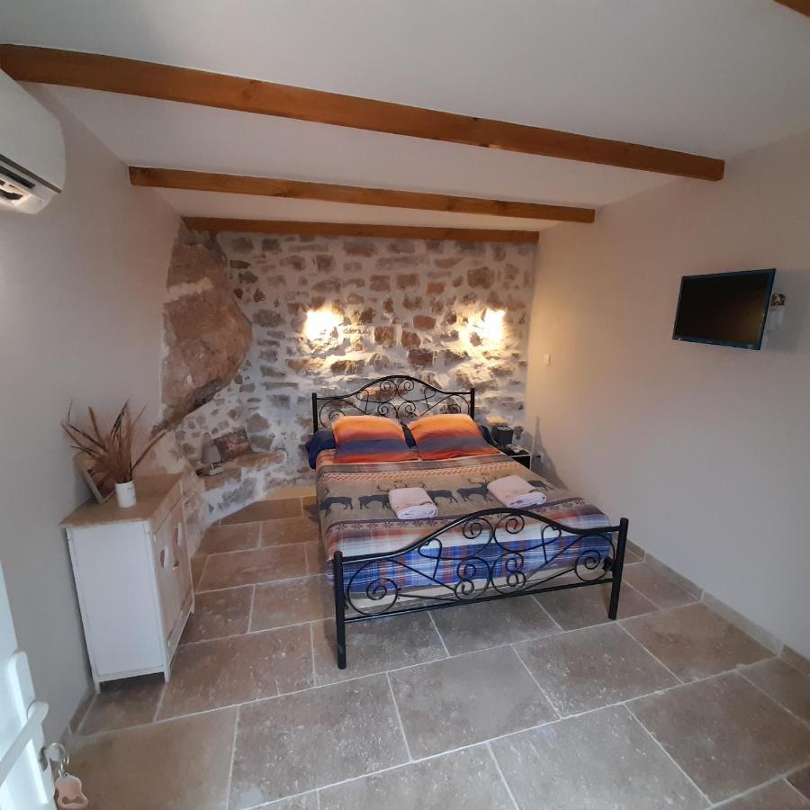 L'Auberge Du Mazet Lodeve Bagian luar foto