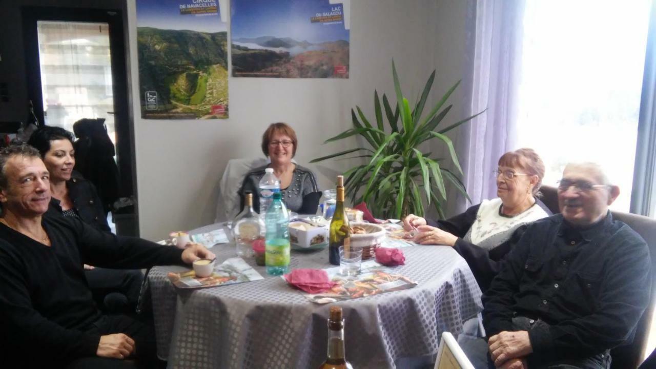 L'Auberge Du Mazet Lodeve Bagian luar foto